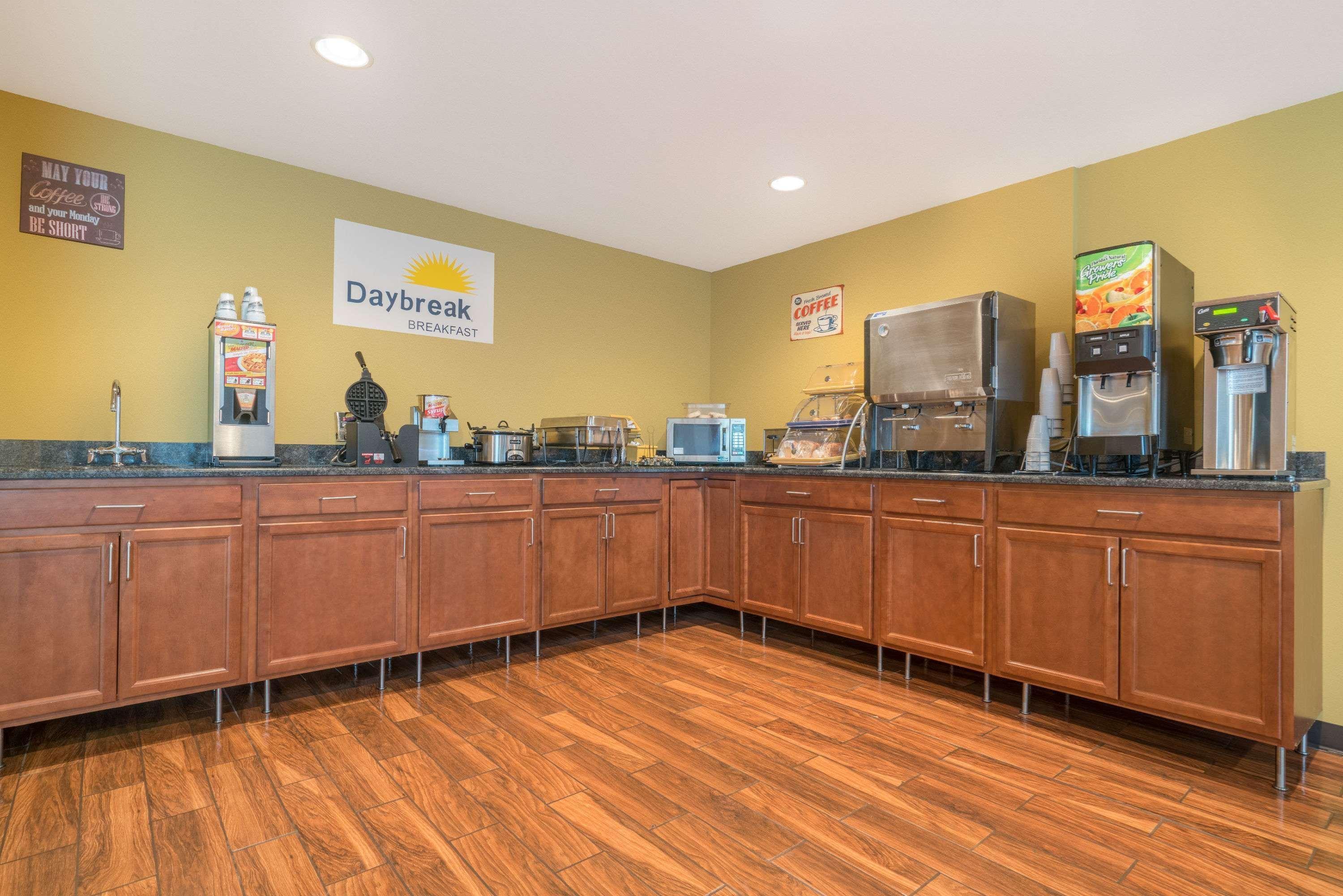 Days Inn & Suites By Wyndham Rochester South Kültér fotó