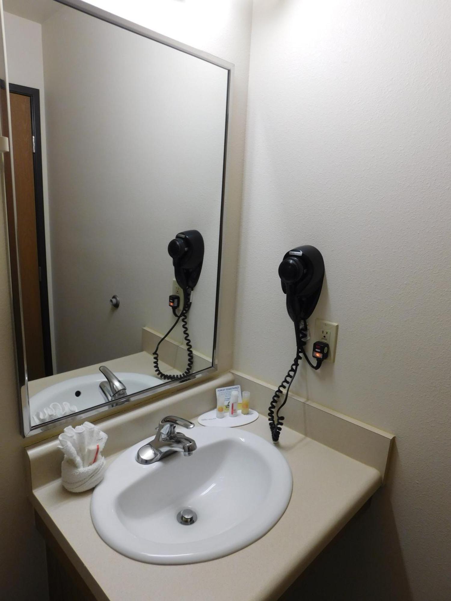 Days Inn & Suites By Wyndham Rochester South Szoba fotó
