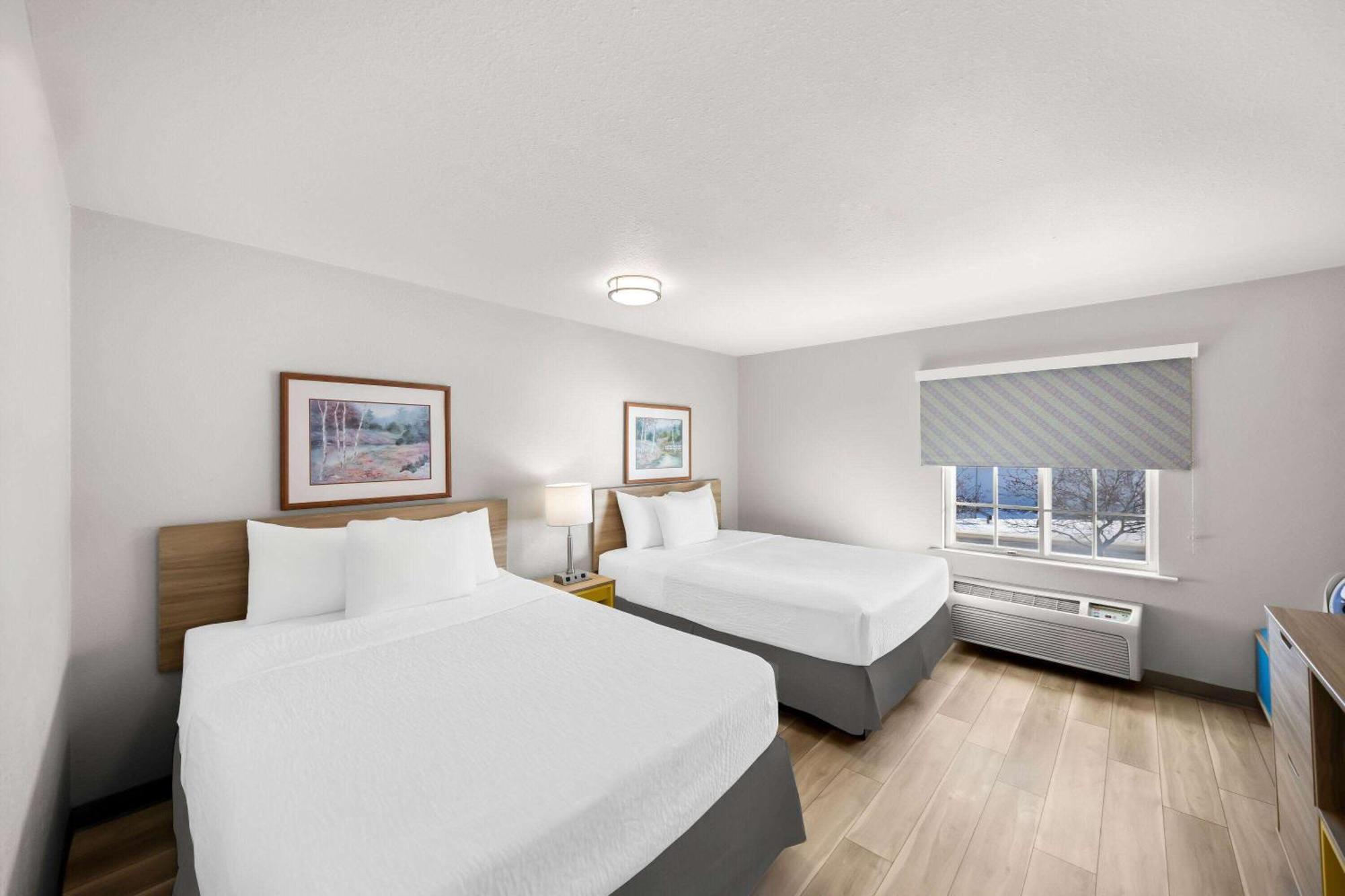 Days Inn & Suites By Wyndham Rochester South Kültér fotó