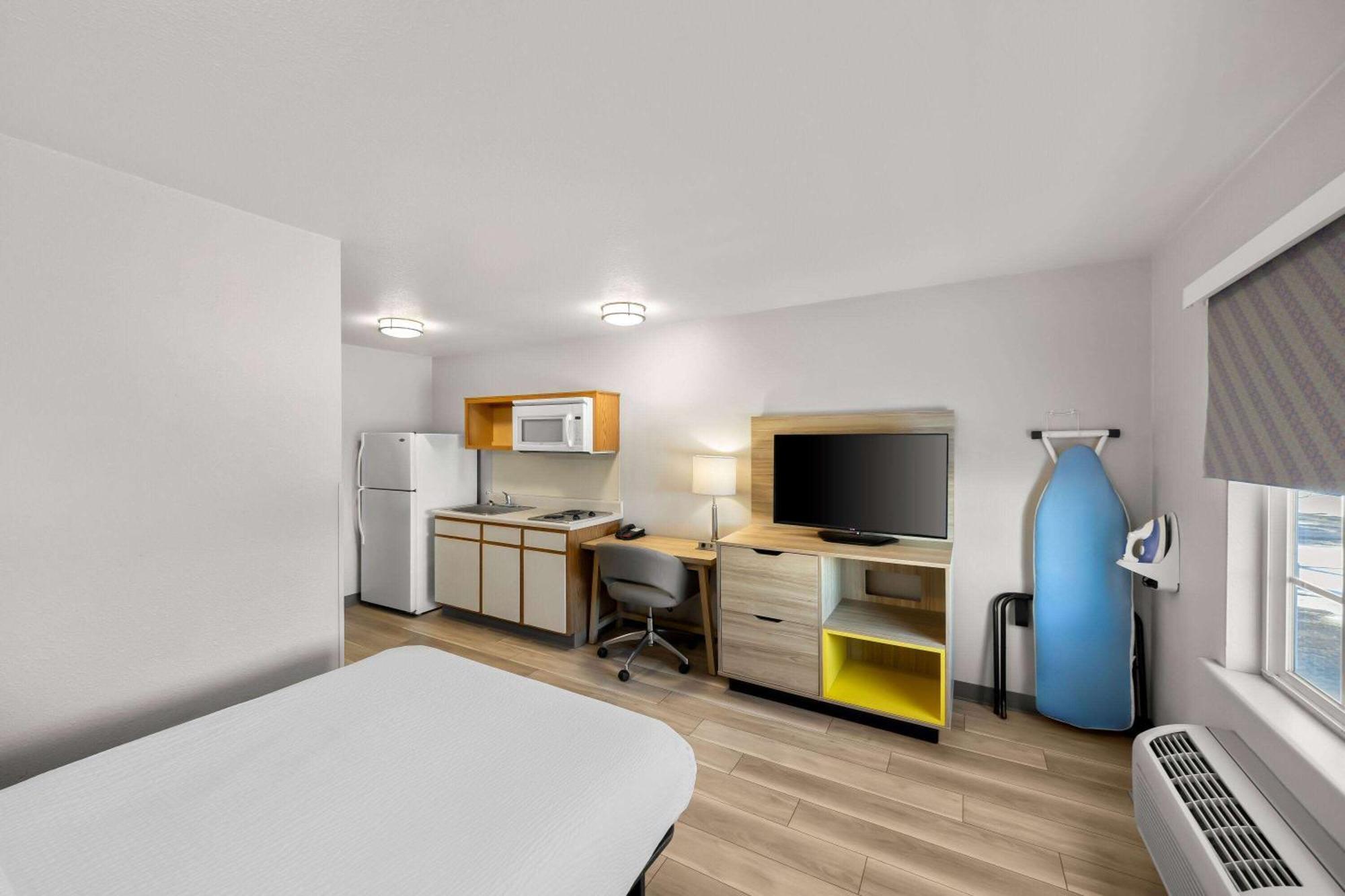 Days Inn & Suites By Wyndham Rochester South Kültér fotó