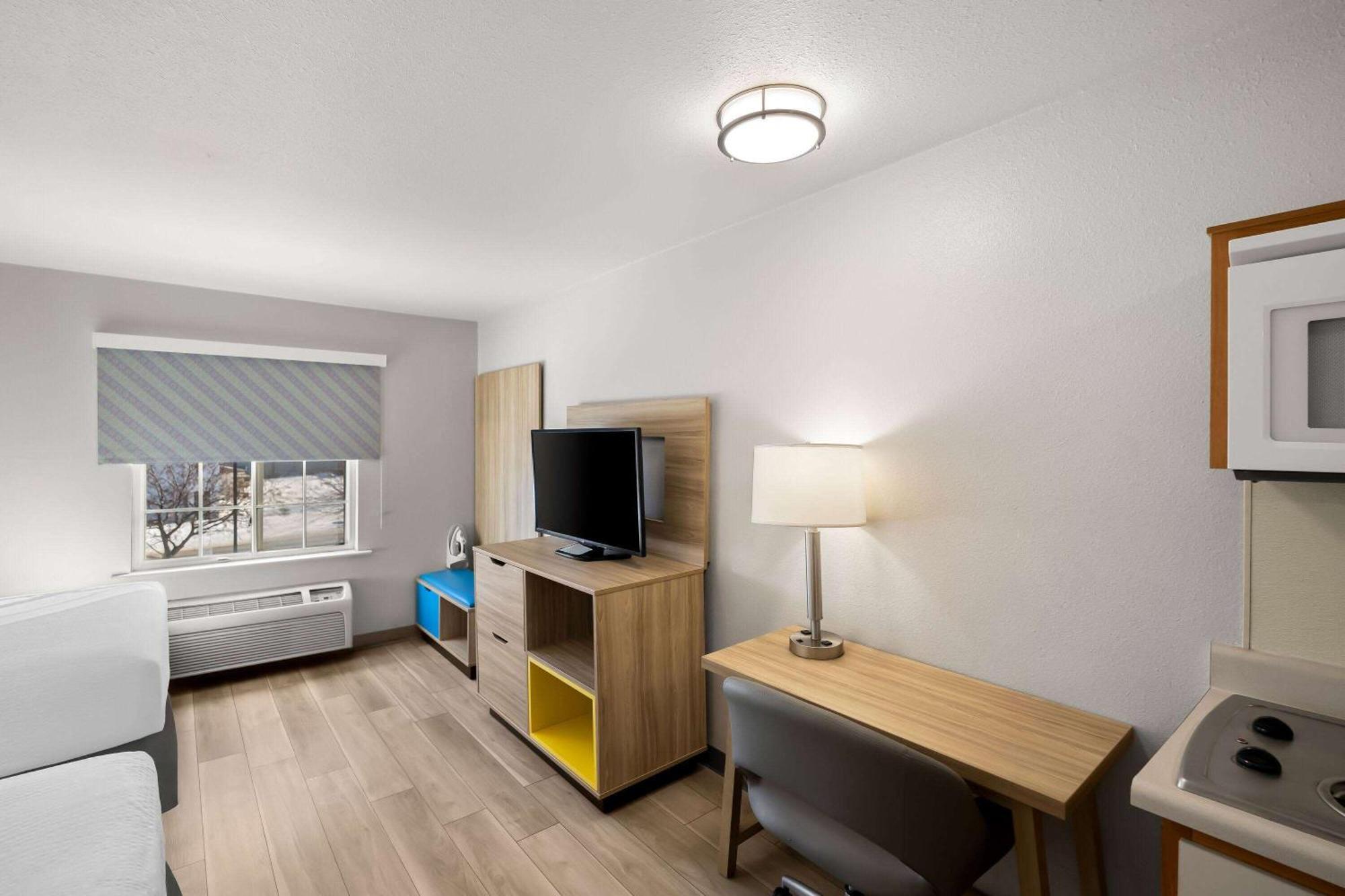 Days Inn & Suites By Wyndham Rochester South Kültér fotó