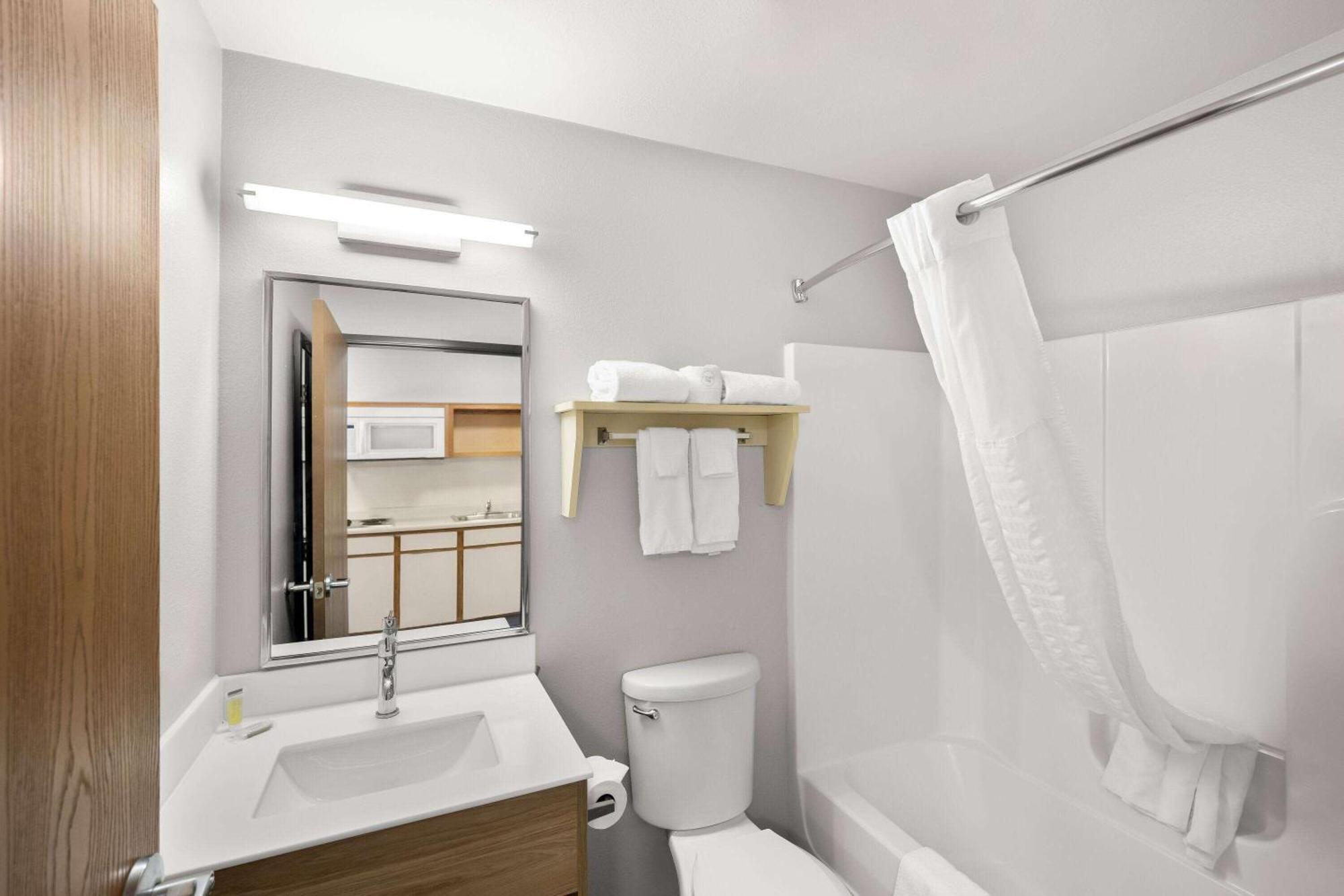 Days Inn & Suites By Wyndham Rochester South Kültér fotó
