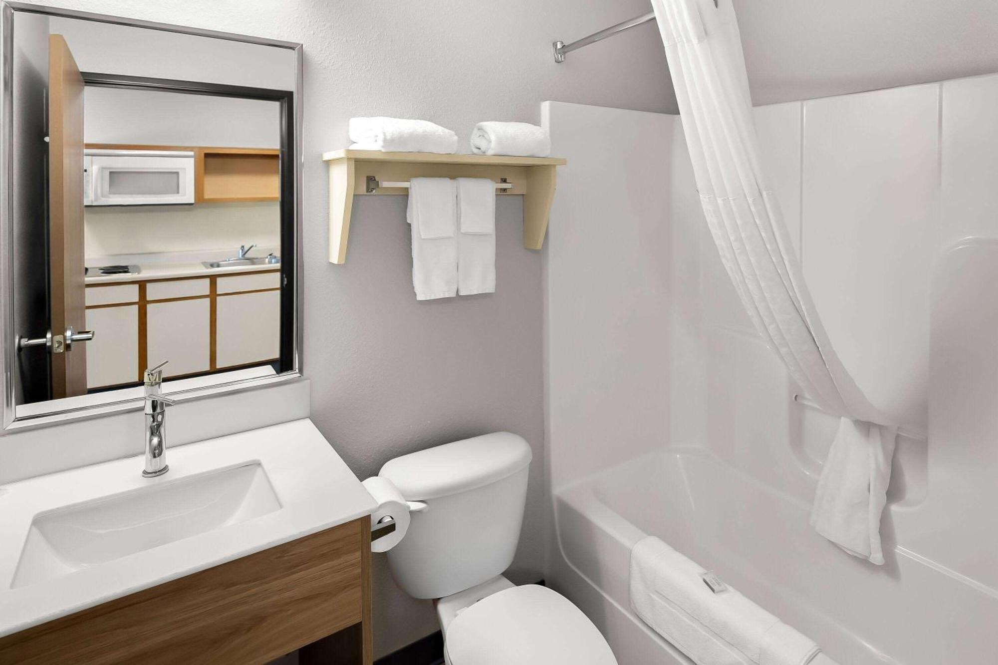 Days Inn & Suites By Wyndham Rochester South Kültér fotó
