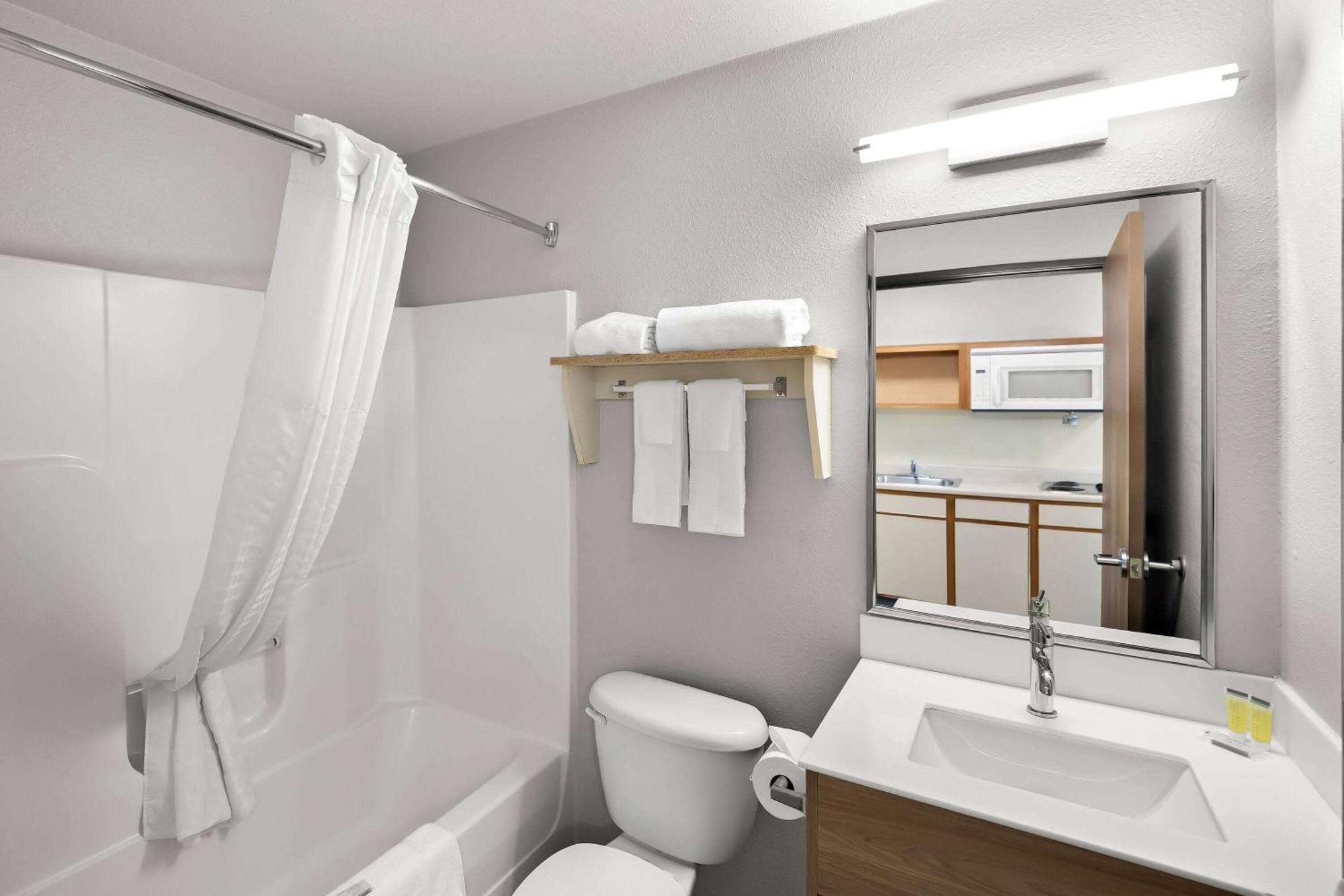 Days Inn & Suites By Wyndham Rochester South Kültér fotó