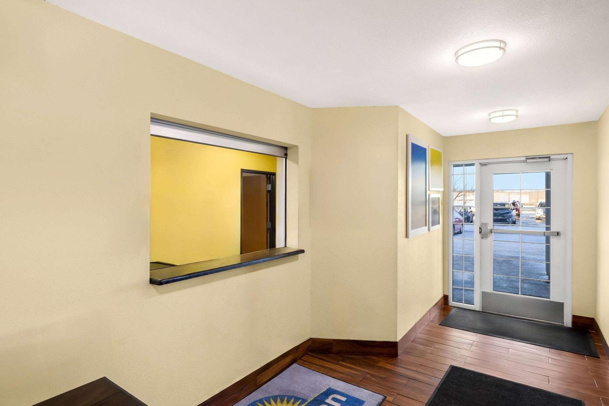 Days Inn & Suites By Wyndham Rochester South Kültér fotó