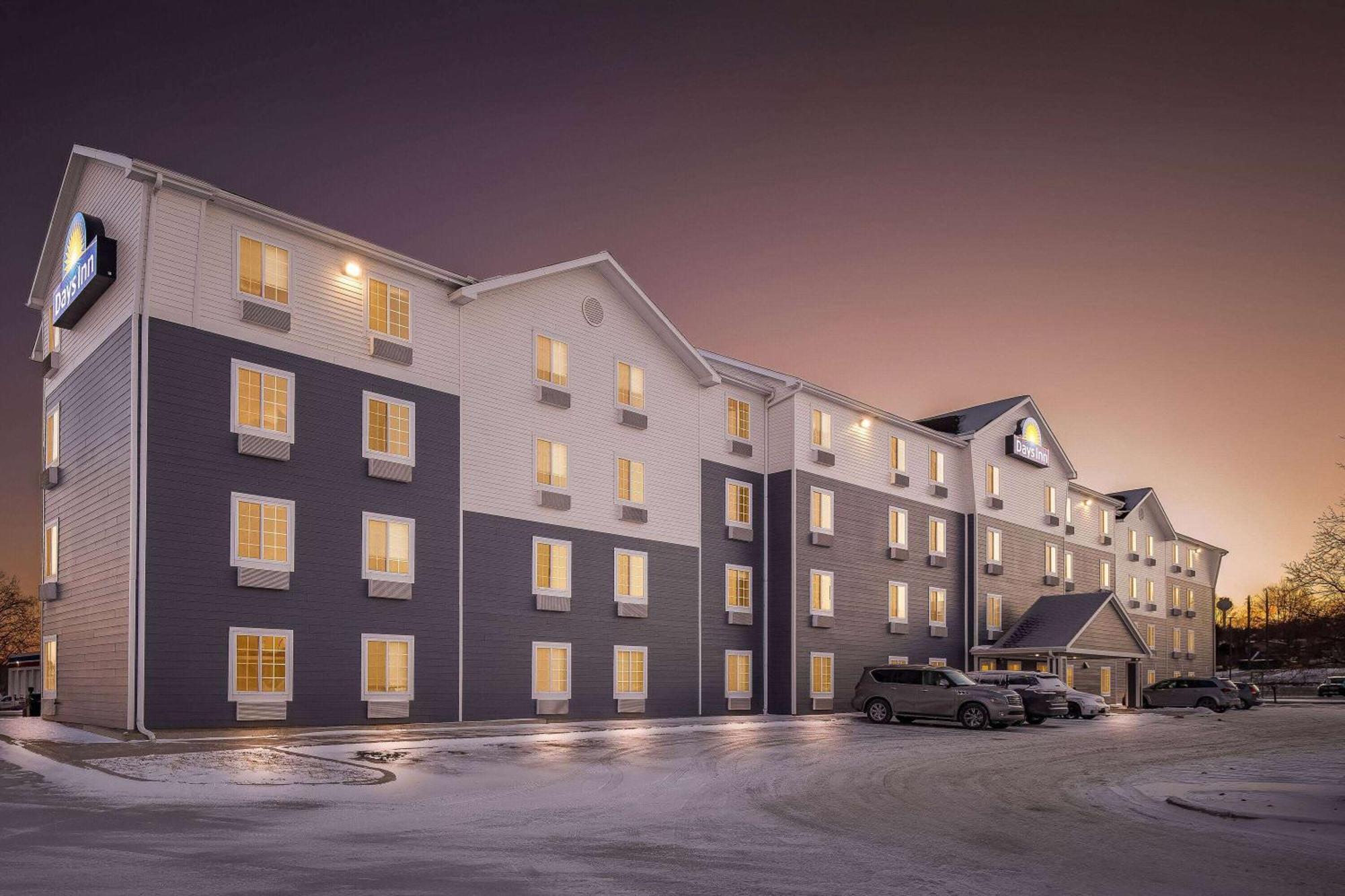 Days Inn & Suites By Wyndham Rochester South Kültér fotó