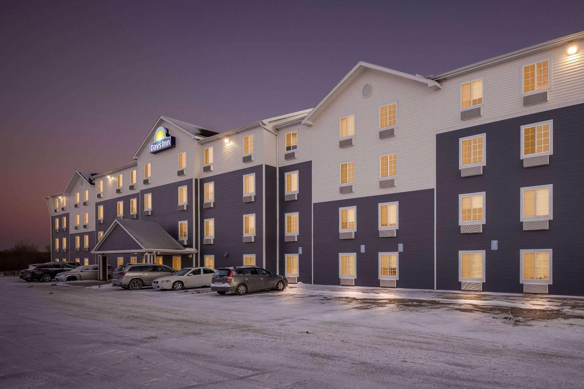 Days Inn & Suites By Wyndham Rochester South Kültér fotó