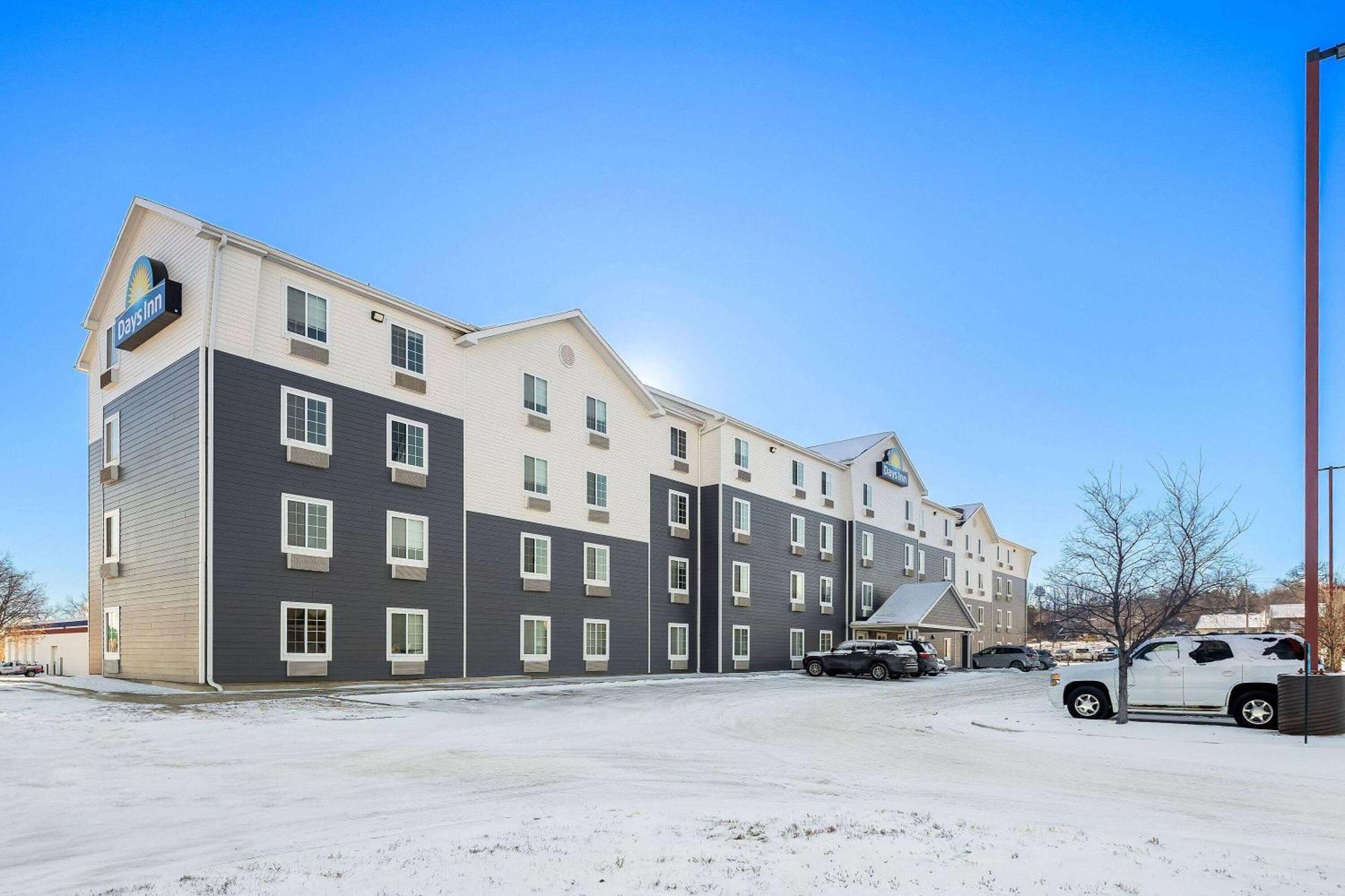 Days Inn & Suites By Wyndham Rochester South Kültér fotó