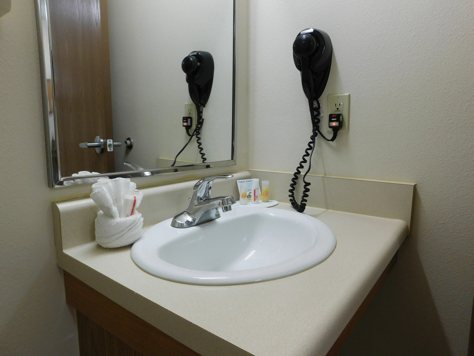Days Inn & Suites By Wyndham Rochester South Kültér fotó