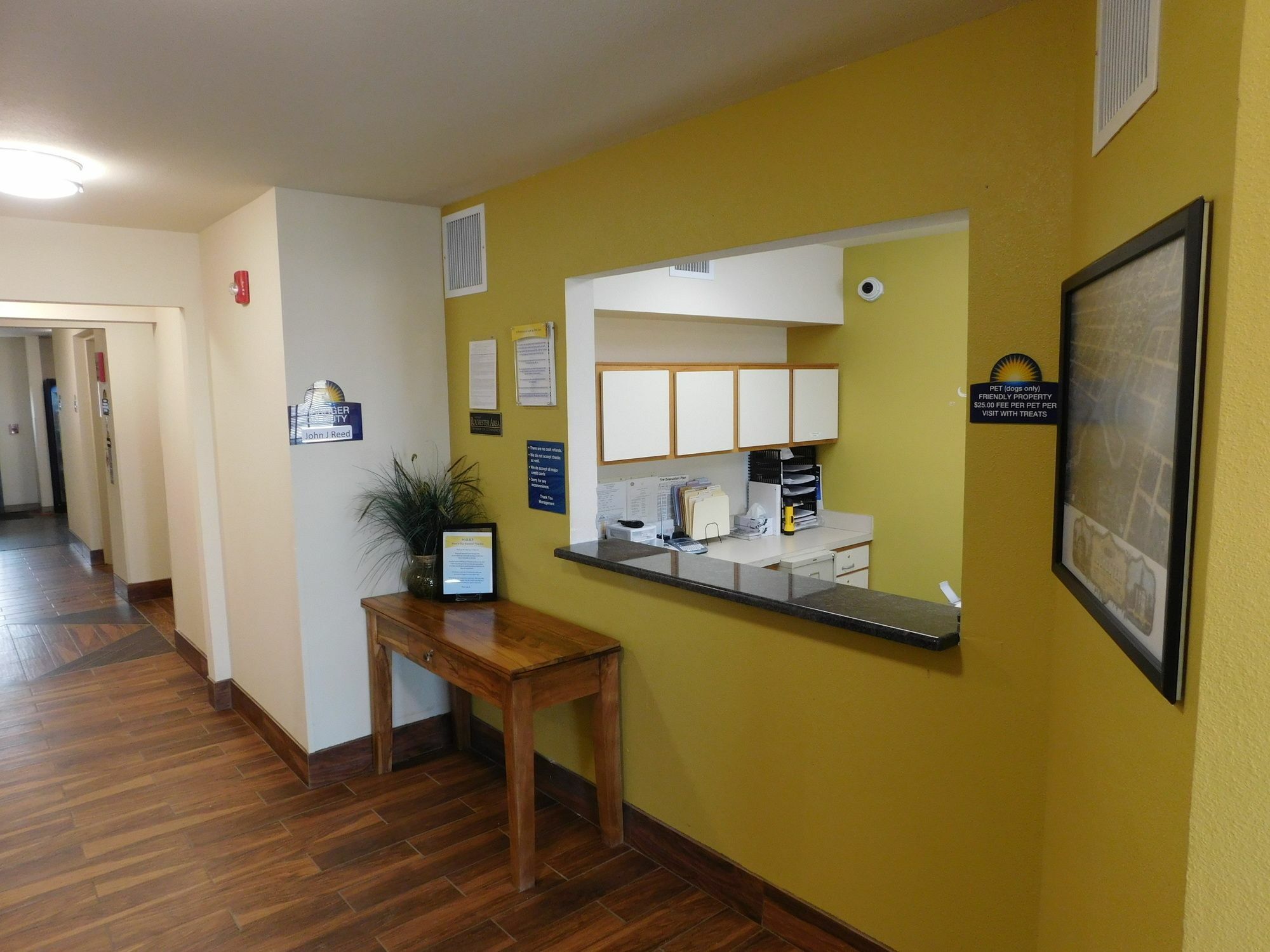 Days Inn & Suites By Wyndham Rochester South Kültér fotó
