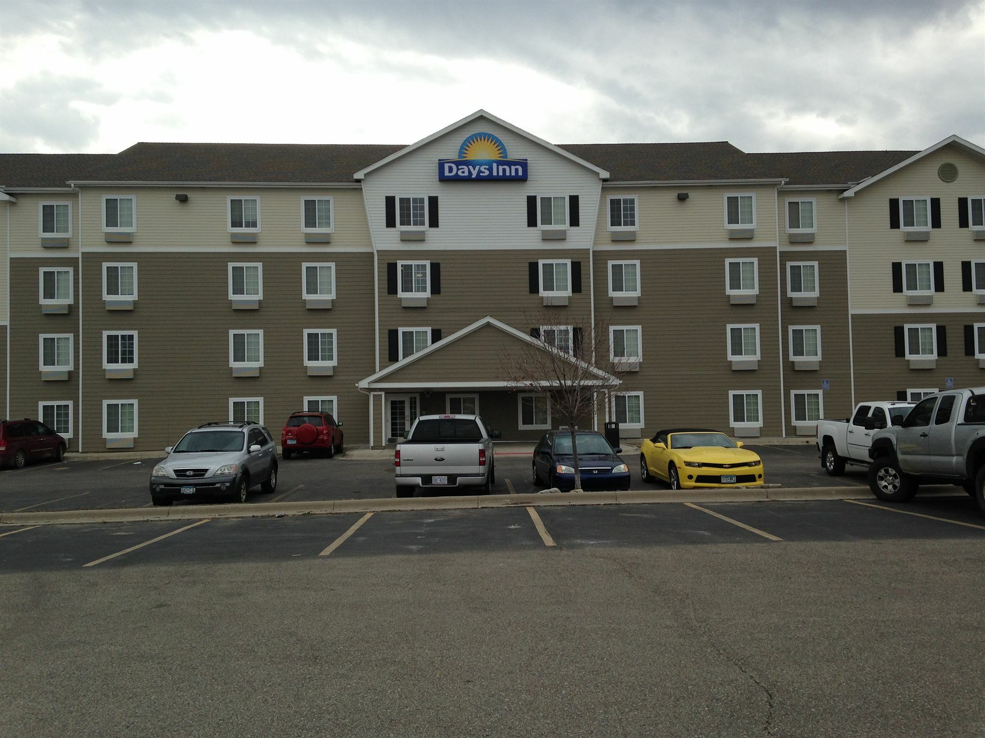 Days Inn & Suites By Wyndham Rochester South Kültér fotó